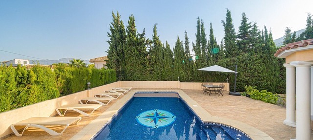Villa Santana with Mountain Views, Private Pool, Terraces, and Wi-Fi in Alfaz del Pi