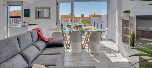 VILLAS ELENA y MARIO Ocean View, Heated Pool, Fast Fiber in Caleta De Fuste