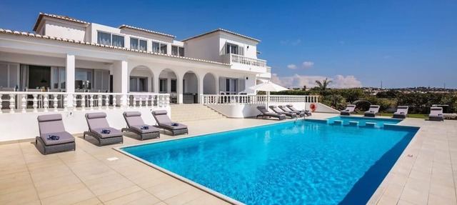 Vivenda Salgados - Fabulous 6 bedroom villa close to Albufeira, golf and beaches. in Guia