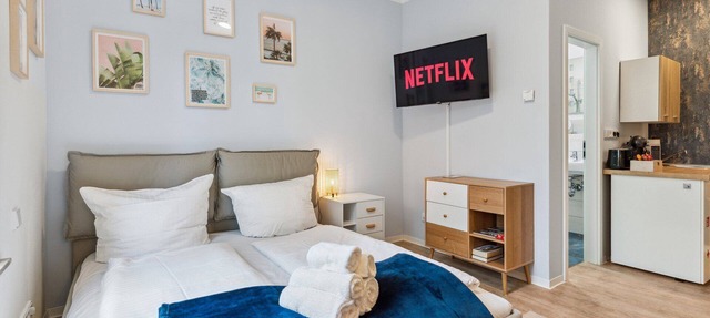 Vorstadtoase für 2 - 2023 eröffnet - Netflix, Parken, Queensize-Bett, Nähe BER in Eichwalde