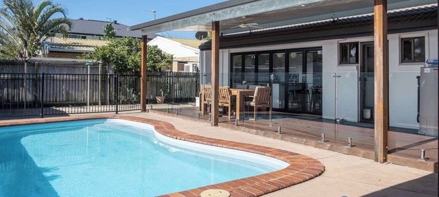 Warana Abode - Pool, Studio & Walk to Beach in Warana