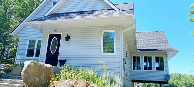 WATERFRONT COTTAGE in Muskoka in Gravenhurst