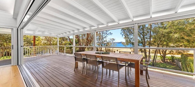 Waterfront, sleeps 12 in Pearl Beach