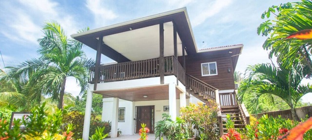 Wescot Villas – Modern 4BR Stay in West End area in Roatan