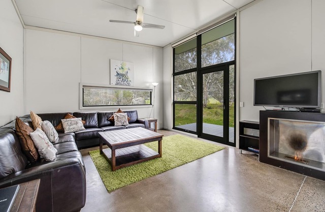 Ecocrackenback 2 'Sustainable chalet close to the slopes.' in Crackenback