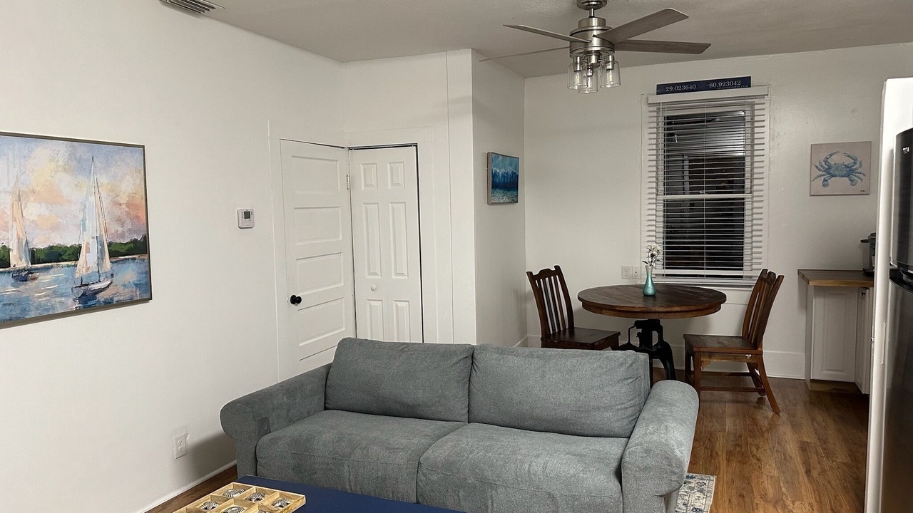 Photo of Livingroom in Historic District