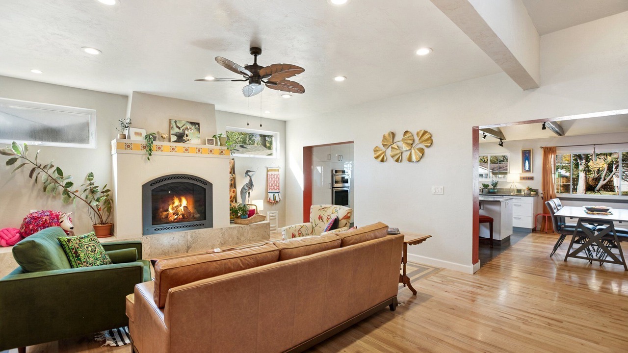 Photo of Livingroom in Pleasant Valley