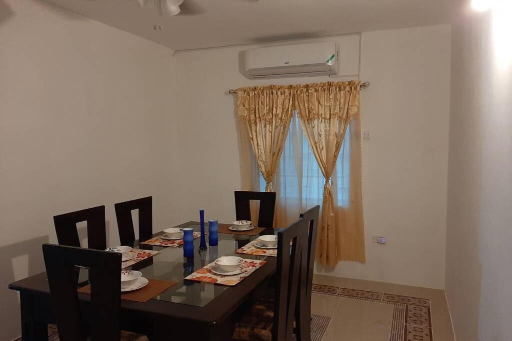 Photo of Livingroom in Savanna la Mar