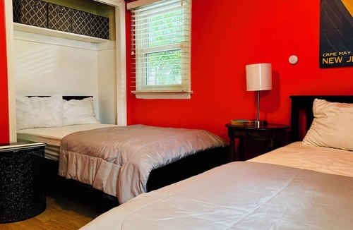 Cape May House | 2 BR house (sleeps 7) Dog friendly, walking distance to the mall & beach!