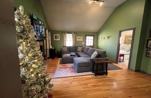 Blakeslee Cabin | The Lehigh Cottage - Pocono Mountains get-away with gorgeous private waterfall!