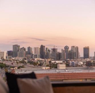 Middletown House | Luxury Villa w Ocean & Downtown Views