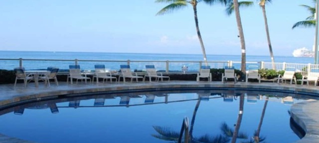 Oceanfront Condo, 5G Wi-Fi, King Bed, Hot Tub/Pool, Free Parking in Kailua-Kona