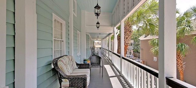 SOUTHERN CHARM! DOWNTOWN CHARLESTON - Sleeps 10 in Charleston