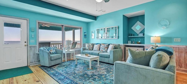 4BR/4Bth Direct Oceanfront,House,Covered Porch and fireplace! in Edisto Beach