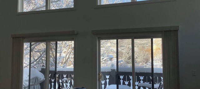 Charming creekside 4-bedroom townhome in Midway welcomes you in Midway